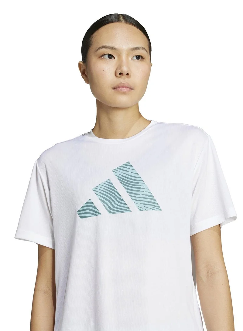 اديداس تيشيرت أبيض بأكمام قصيرة للنساء من أدي